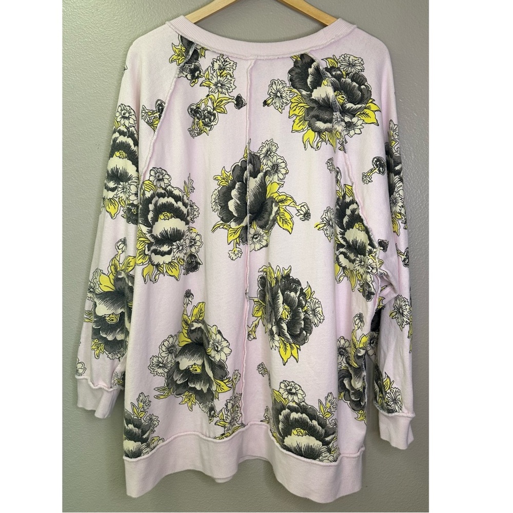 Free People Go On Get Floral Oversized Crewneck Sweatshirt Soft Pink Yellow Gray - Picture 3 of 7